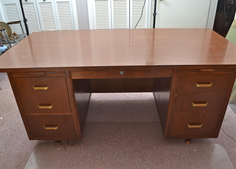 Leopold Desk InstAppraisal